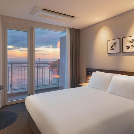 Urbanstay Busan Songdo Beach Екстер'єр фото