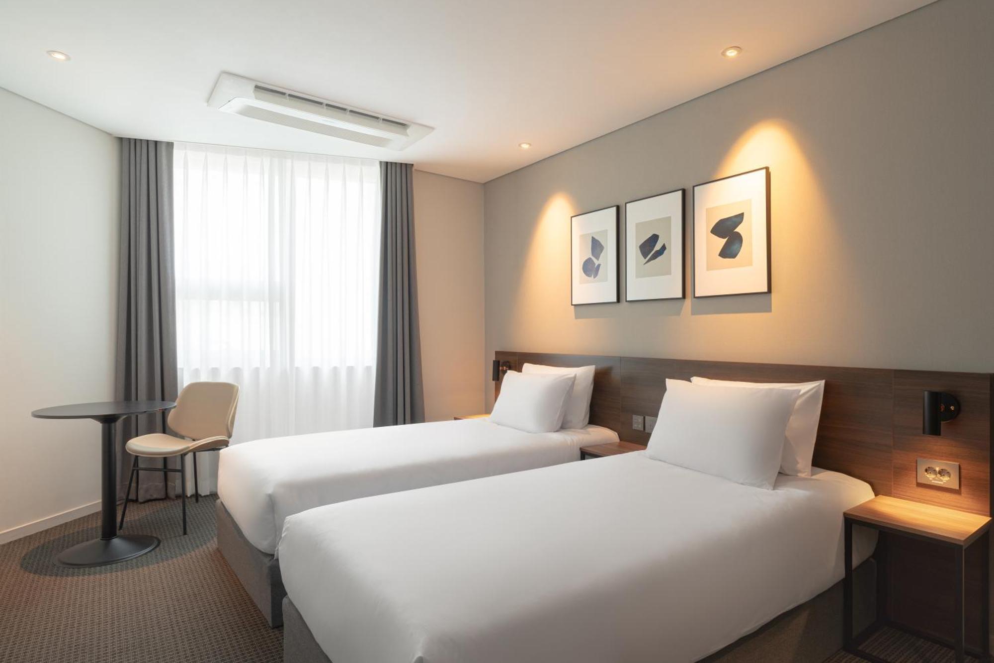 Urbanstay Busan Songdo Beach Екстер'єр фото