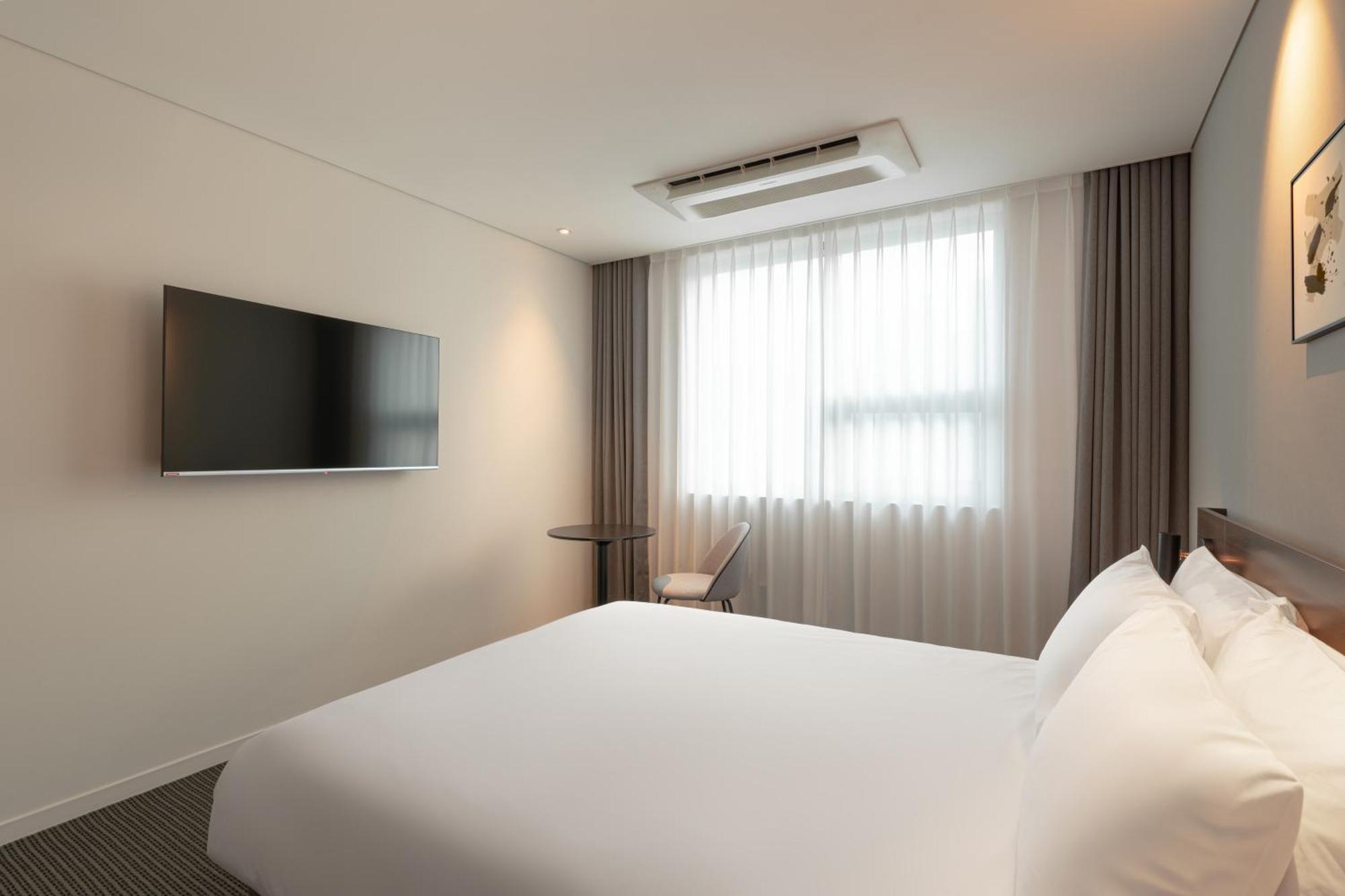 Urbanstay Busan Songdo Beach Екстер'єр фото