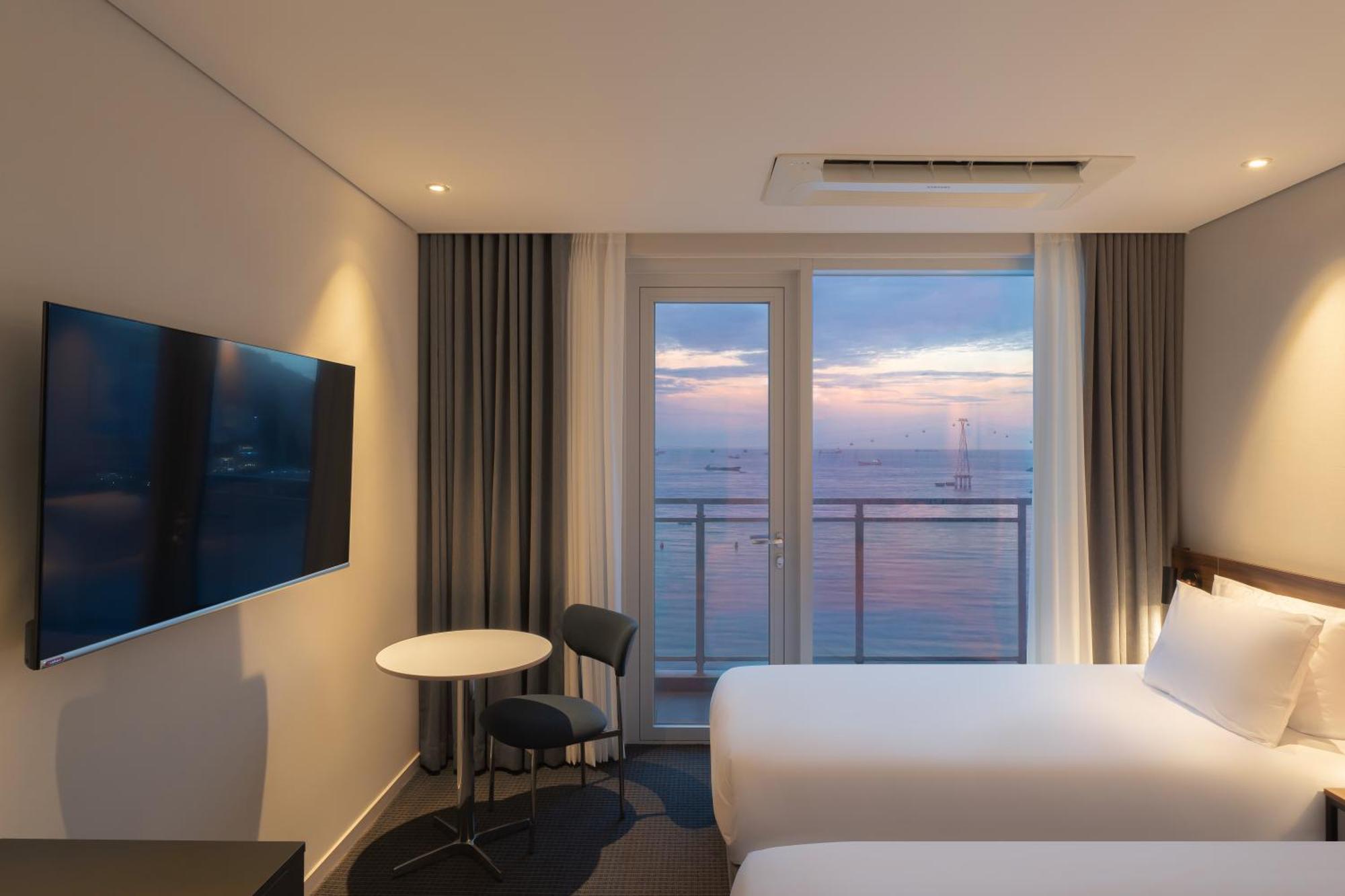 Urbanstay Busan Songdo Beach Екстер'єр фото