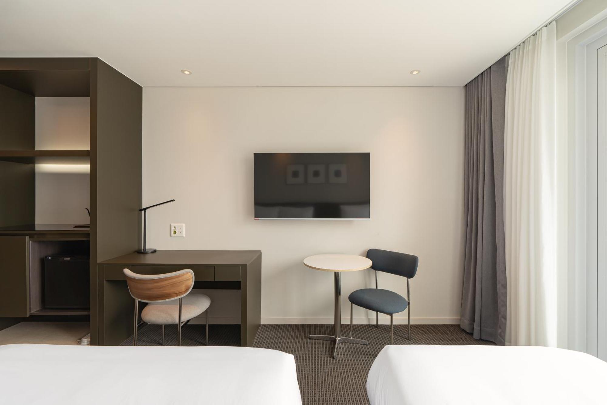 Urbanstay Busan Songdo Beach Екстер'єр фото