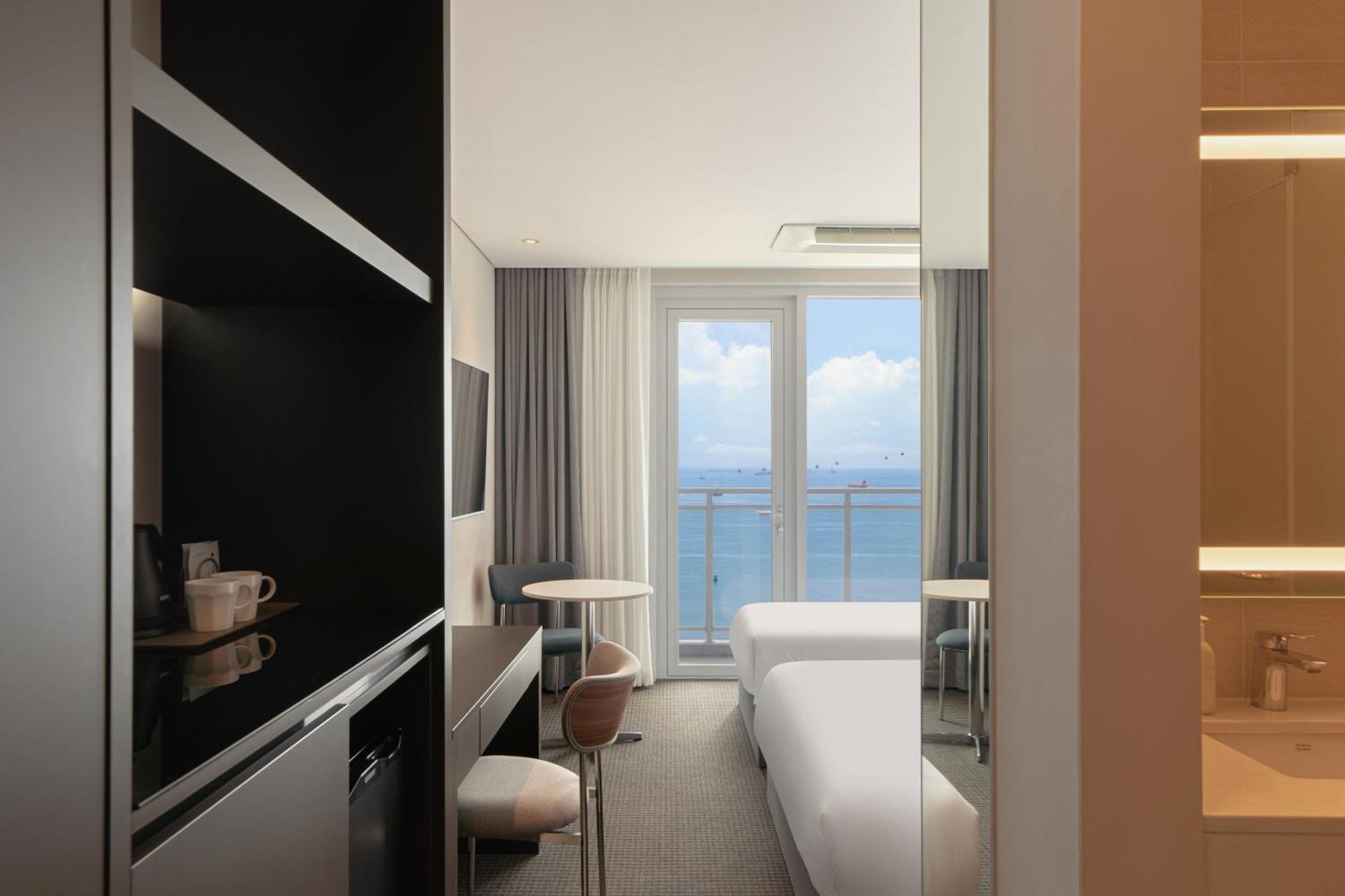 Urbanstay Busan Songdo Beach Екстер'єр фото