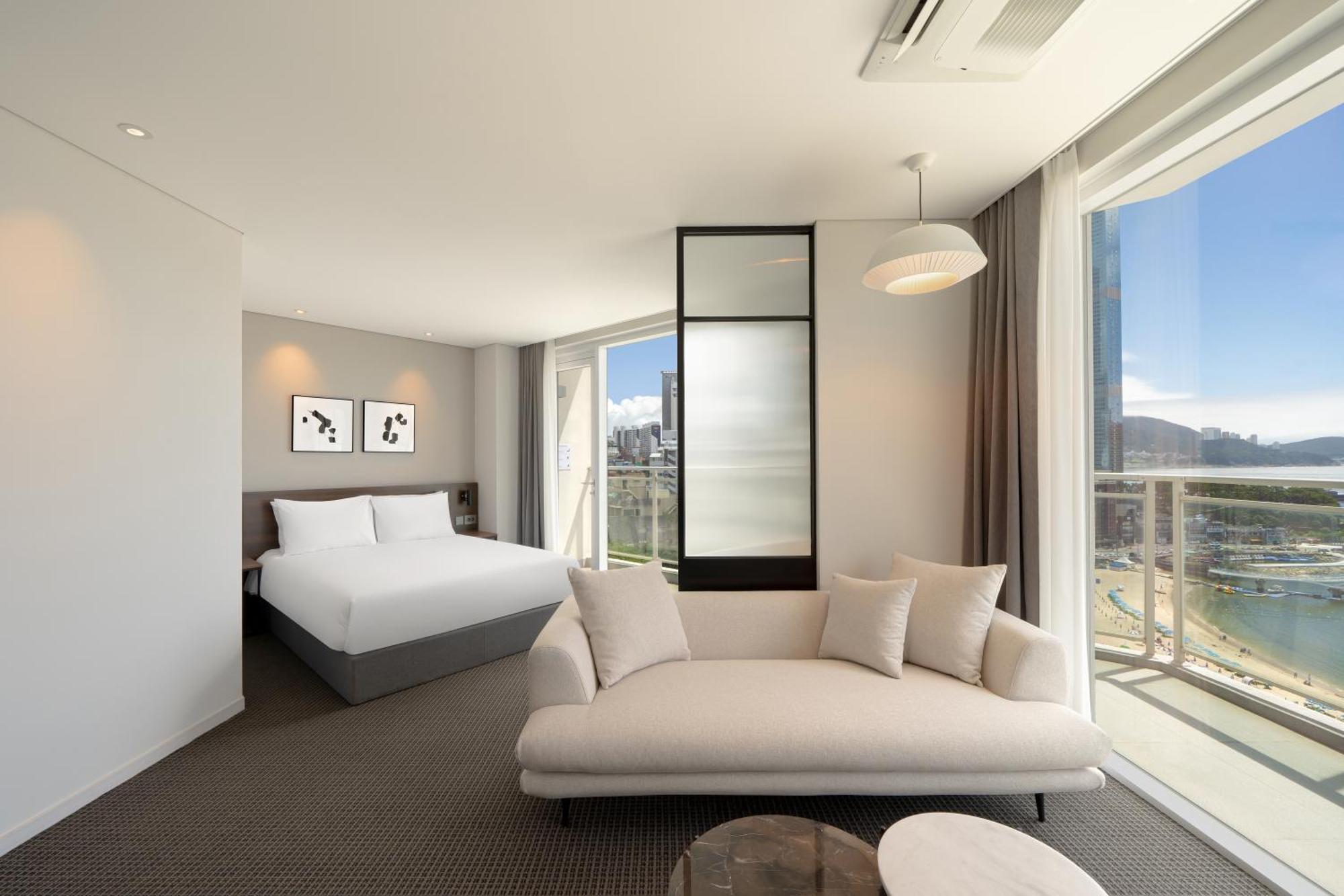 Urbanstay Busan Songdo Beach Екстер'єр фото