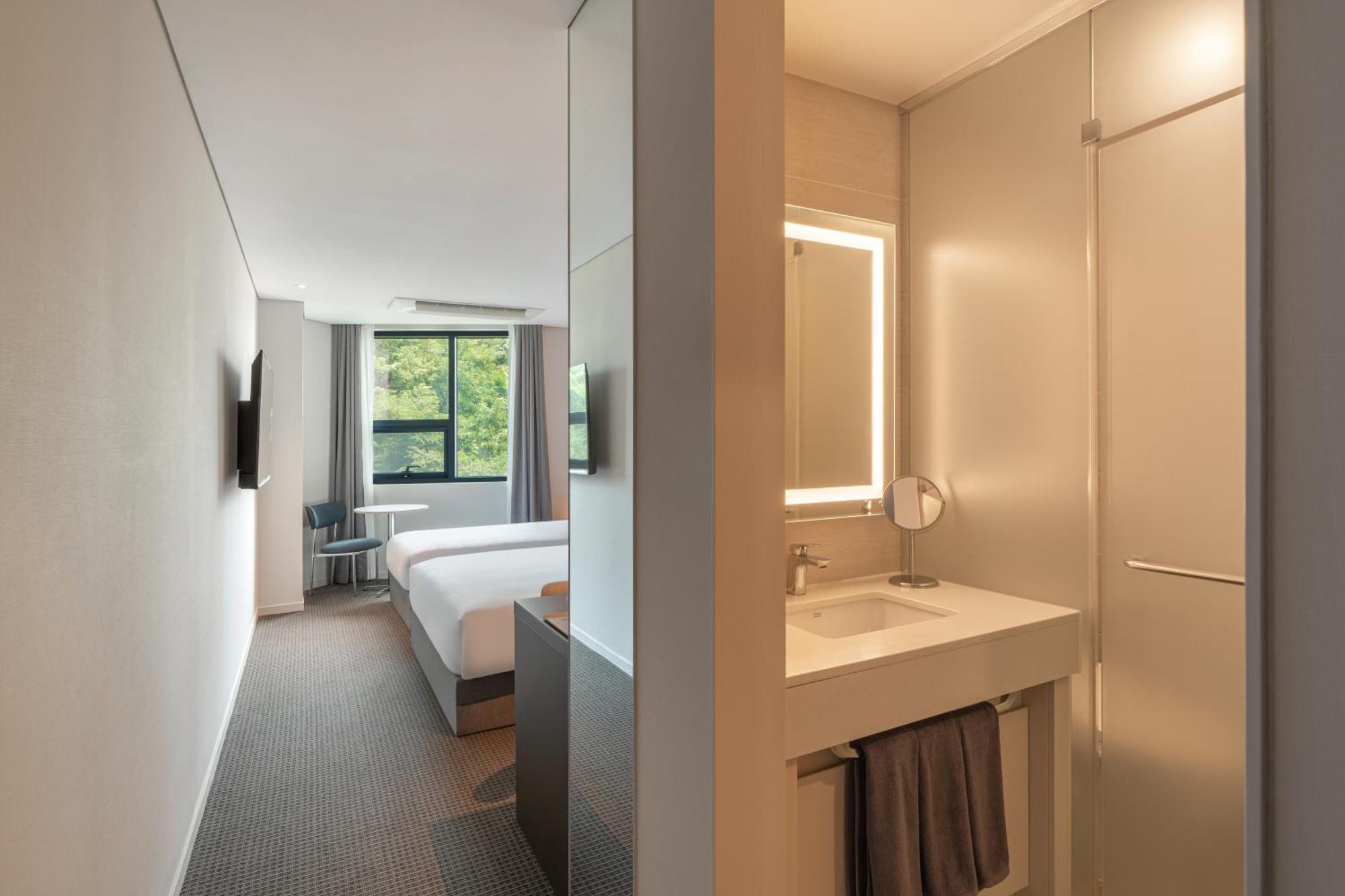 Urbanstay Busan Songdo Beach Екстер'єр фото