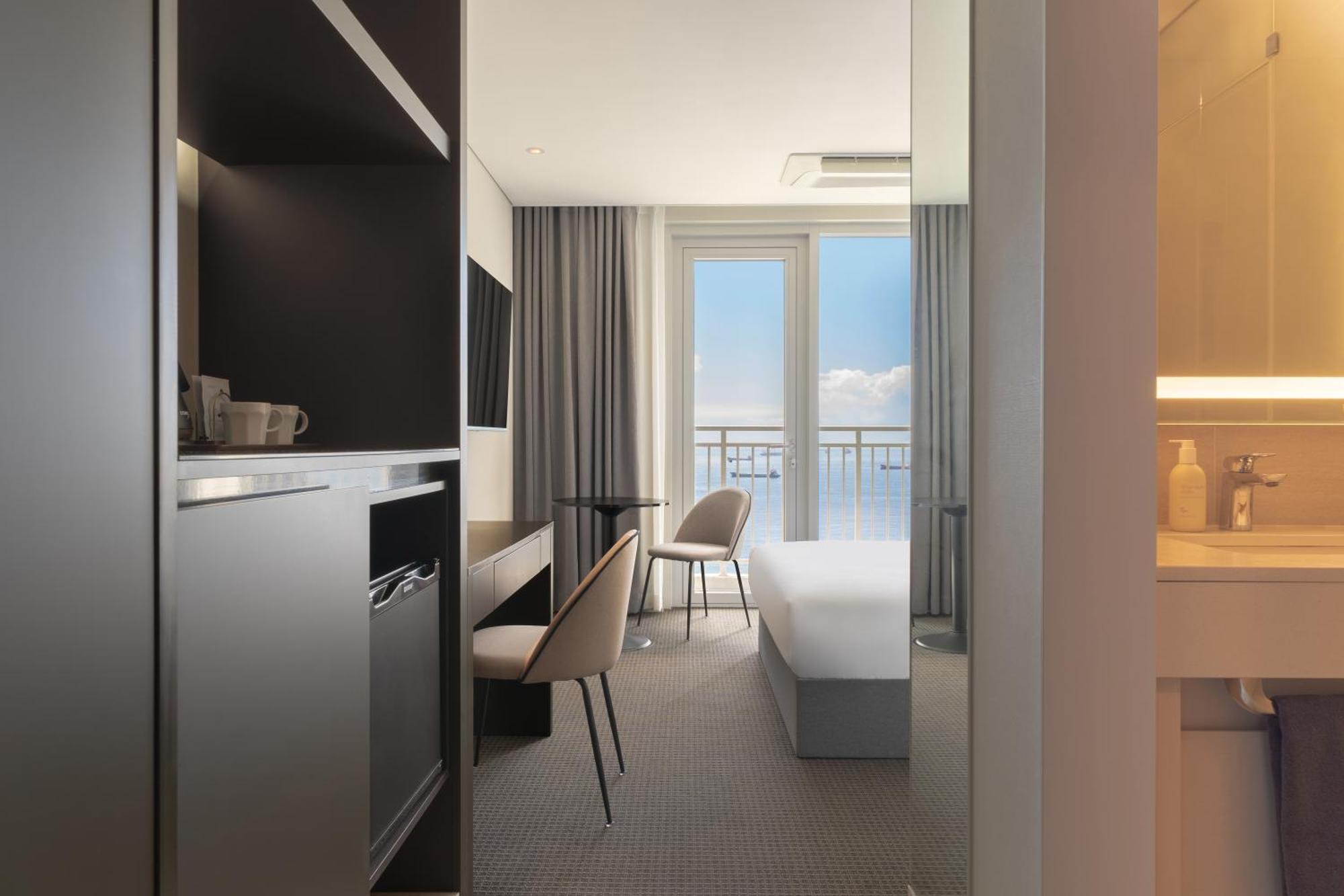 Urbanstay Busan Songdo Beach Екстер'єр фото