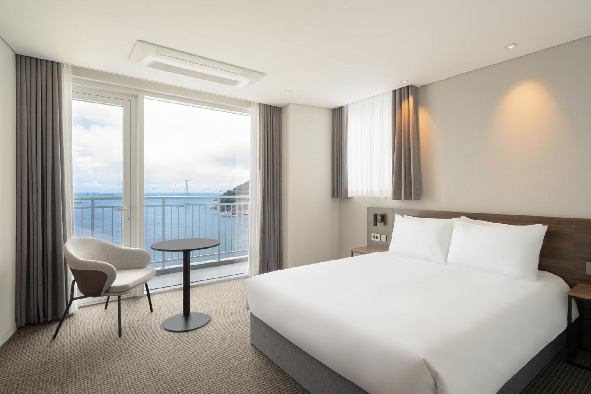 Urbanstay Busan Songdo Beach Екстер'єр фото
